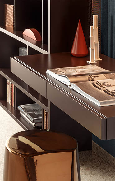 libreria con scrittoio in legno e cassetti color rovere borgogna per pianca